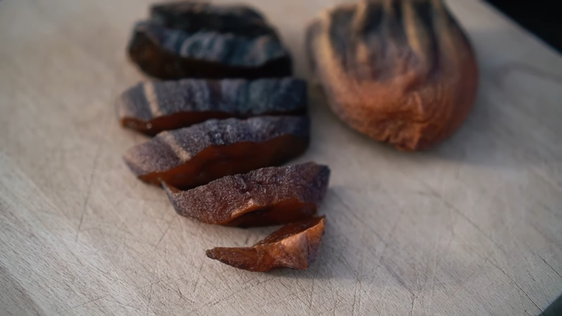 O hoshigaki faz sucesso em várias partes do mundo. Em Buenos Aires, na Argentina, por exemplo, o chef Julio Martin Báez utiliza os caquis desidratados em pratos sazonais servidos no restaurante Julia. Já em São Paulo, a padaria Mirá realizou testes com a técnica para empregar o ingrediente na produção de panetones artesanais. 