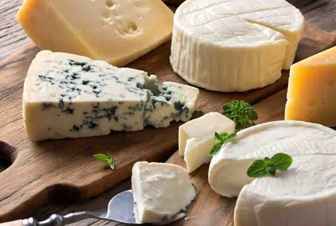 A evolução global do queijo e seus diferentes tipos e padrões
