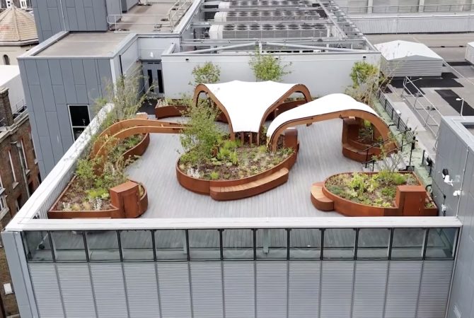 ‘Terraço terapêutico’: hospital de Londres inova e coloca pacientes da UTI em jardim ao ar livre