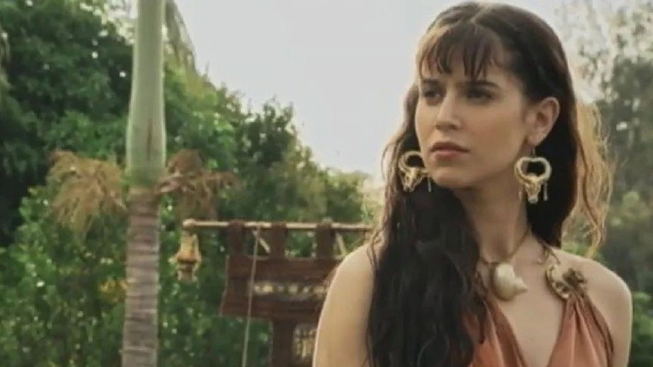 Em 2010, trocou de emissora e assinou com a Record, onde, no ano seguinte, protagonizou a minissérie “Sansão e Dalila”, no papel de Dalila. Na emissora, também participou das novelas “Pecado Mortal” no papel de Marcinha e “Os Dez Mandamentos” no papel da princesa do Egito Henutmire.
