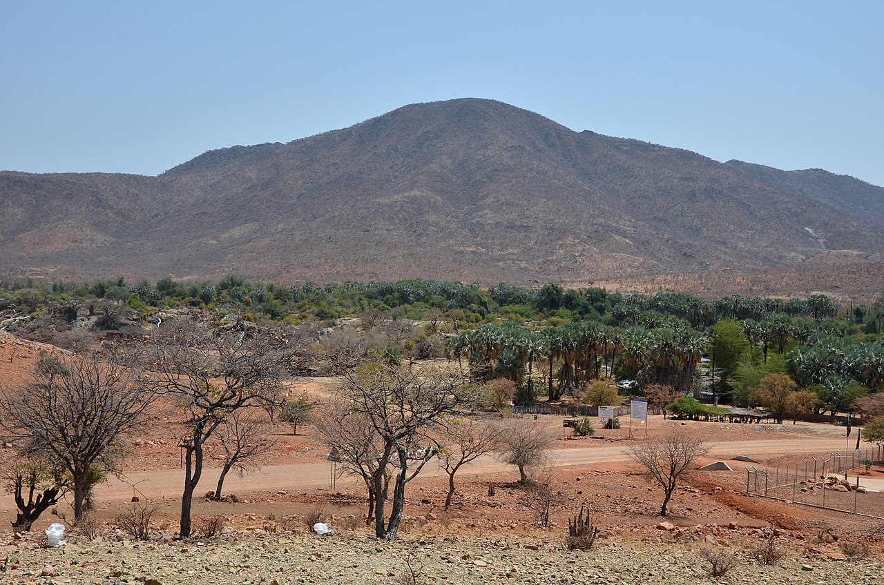 A região enfrenta ameaças crescentes relacionadas à mineração, à expansão agrícola, ao desmatamento e ao aumento dos assentamentos humanos. Espécies com distribuição restrita ou dependentes de habitats muito específicos podem ser especialmente vulneráveis a essas transformações.
