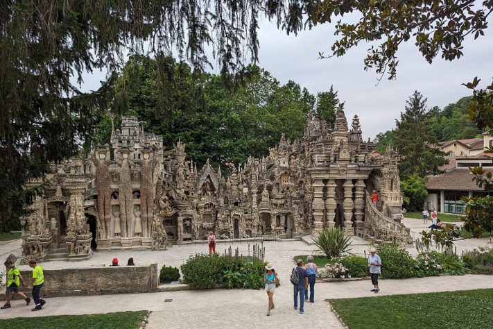 Palais Idéal, França – Wikimedia Commons/Flibust1er