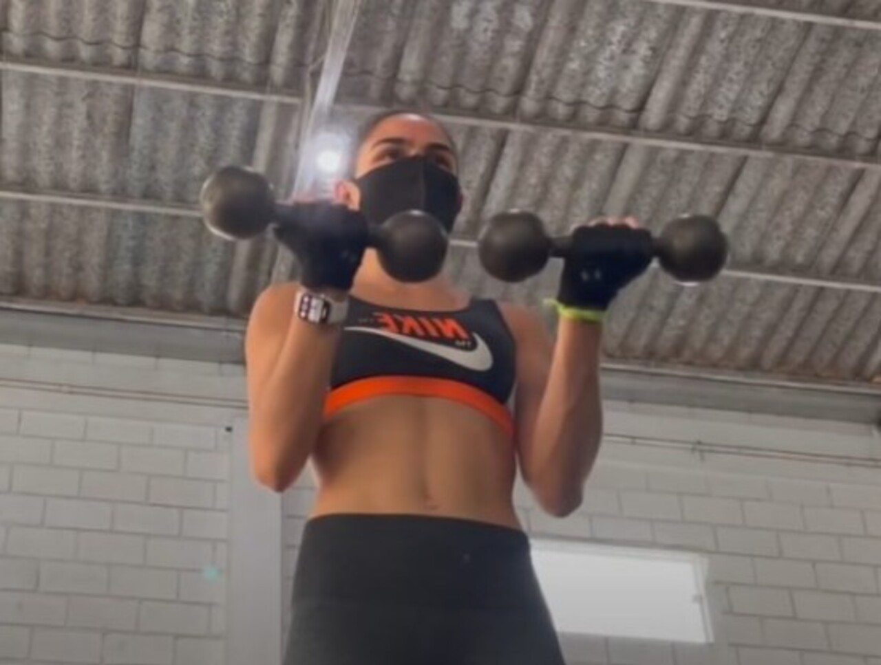Dica 8 - Procure aumentar sua massa muscular: Quanto mais massa muscular (conjunto que faz parte da massa magra ) você tiver no seu corpo, mais acelerado será o seu metabolismo. Isso porque a presença do músculo no organismo gera o aumento do consumo de oxigênio após o exercício e, consequentemente leva ao aumento da taxa metabólica basal e o gasto calórico do corpo mesmo se estivermos em repouso.