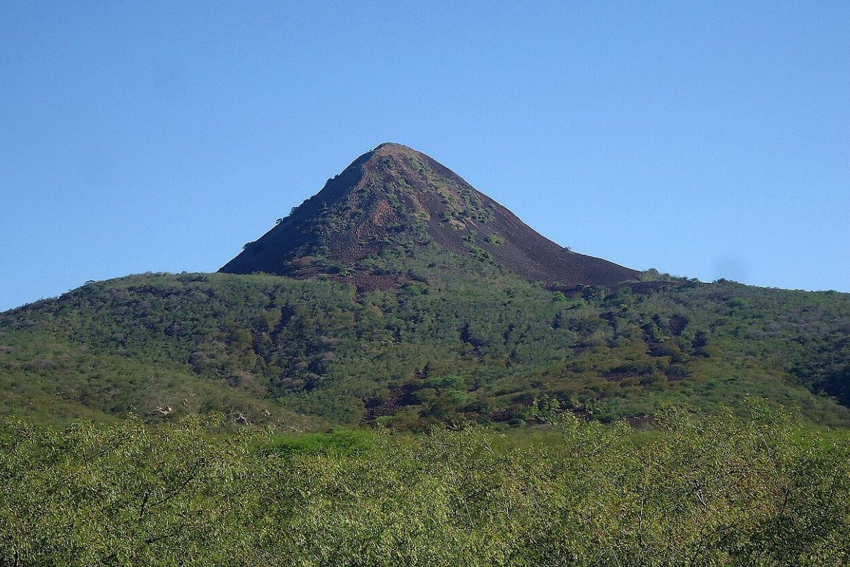 Até mesmo alguns picos localizados na Amazônia passaram a integrar oficialmente essa categoria. Por outro lado, formações bastante conhecidas, como o Monte Roraima, o Pão de Açúcar e o Pico do Cabugi, no Rio Grande do Norte, ficaram de fora da classificação por não atenderem a todos os requisitos técnicos estabelecidos.