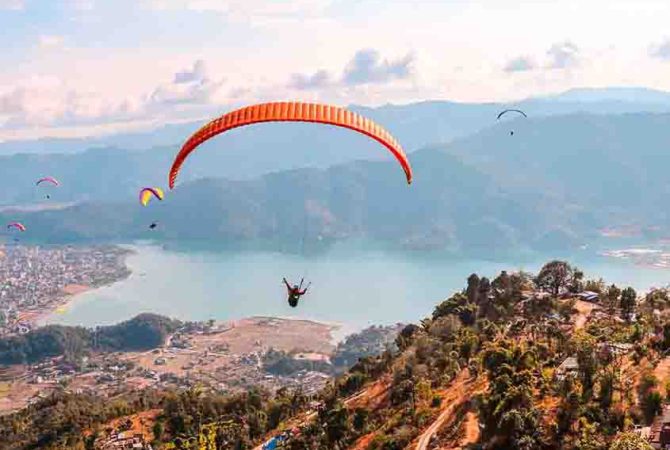 Pokhara, o cartão postal nepalês: onde o lago encontra o Himalaia