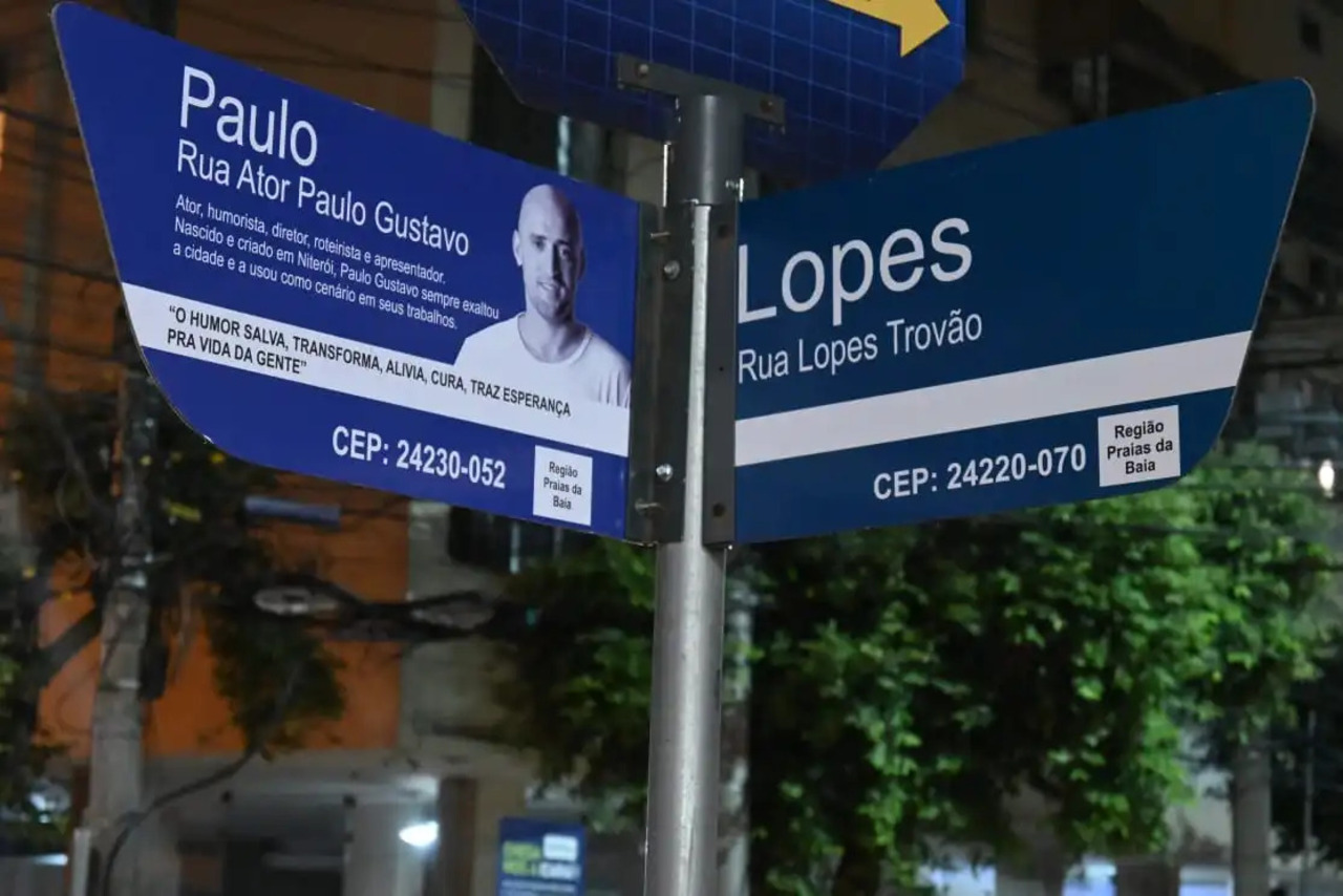 Mesmo diante do enorme sucesso, Paulo Gustavo manteve forte ligação com suas origens e com a cidade de Niterói. Em diversas entrevistas, demonstrava orgulho de sua trajetória e da família que sempre o apoiou.