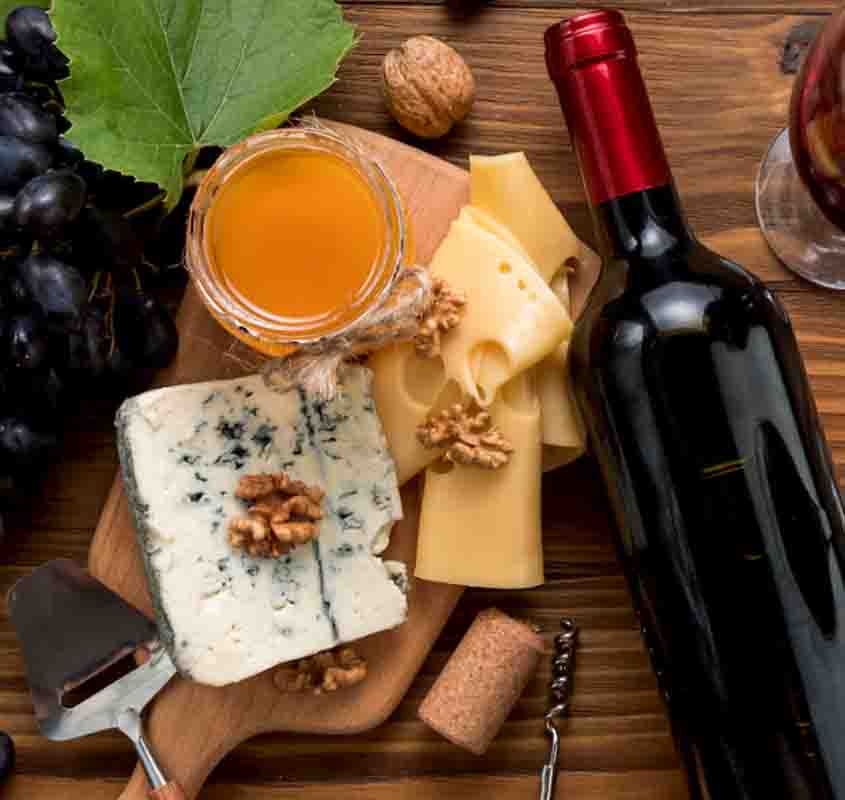 Aperitivo queijos vinho e mel - Imagem Freepik