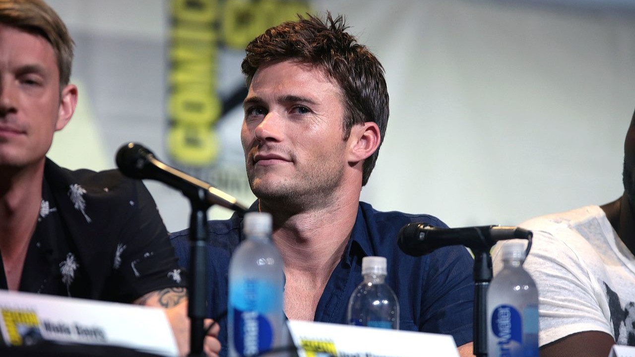 Scott Eastwood se manifestou após uma declaração do irmão mais velho, Kyle Eastwood, sobre uma possível aposentadoria do pai. Scott comentou que é preciso esperar para ver o que vai acontecer, já que ele mesmo nunca ouviu essa informação direto do pai e, por isso, não sabe ao certo o que pensar sobre o assunto. Apesar disso, Scott aproveitou para elogiar a trajetória do pai. Ele disse que a carreira do pai, de modo geral, é algo admirável, que o inspirou e continua a inspirá-lo até hoje. 
