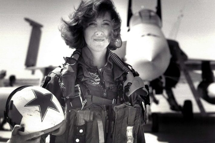 Tammie Jo Shults – Wikimedia Commons/Thomas P. [Tom] Milne/Milne Photography