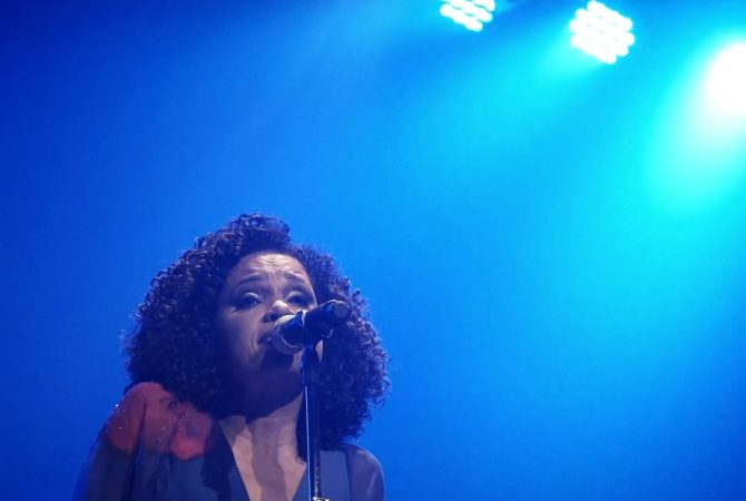 Teresa Cristina anuncia seu primeiro álbum autoral