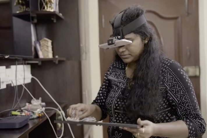 Trabalhadores indianos estão treinando robôs de IA para assumirem seus empregos – Reprodução/YouTube AFP News