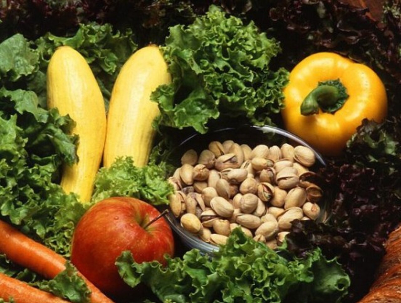 Embora muita gente confunda, vegetarianos e veganos seguem caminhos diferentes. Enquanto o vegetarianismo exclui carnes, o veganismo vai além, evitando qualquer produto de origem animal, inclusive em outros aspectos do consumo.
 -  (crédito: scott bauer wikimedia commons )