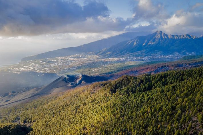 Vulcão Cumbre Vieja, La Palma, Ilhas Canárias (Espanha) - Wikimedia Commons/Pablosievert