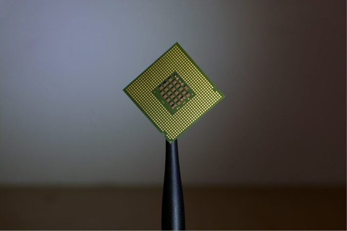 Chip, imagem NEUTRA - Brian Kostiuk/Unsplash
