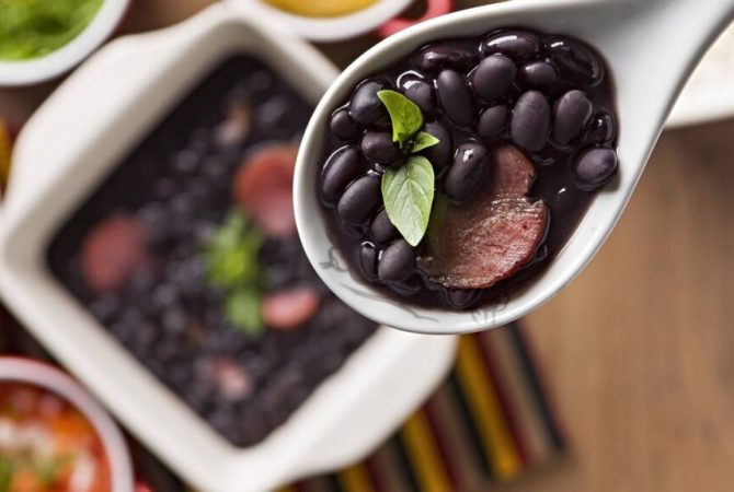 Nitratos podem afetar o cérebro: pesquisa mostra diferença entre vegetais, carnes e água potável