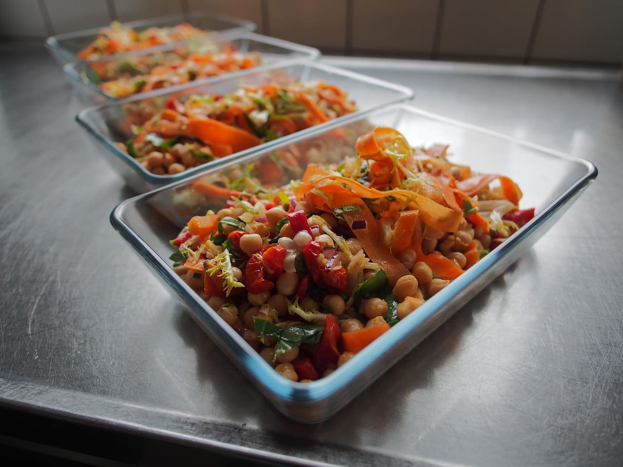 O interesse por alimentos de origem vegetal aumentou nos últimos anos. Esse movimento tem estimulado pesquisas, novos produtos e investimentos em culturas consideradas estratégicas para o setor alimentício. Se a produção nacional continuar avançando, o Brasil poderá reduzir a dependência externa desses alimentos. 