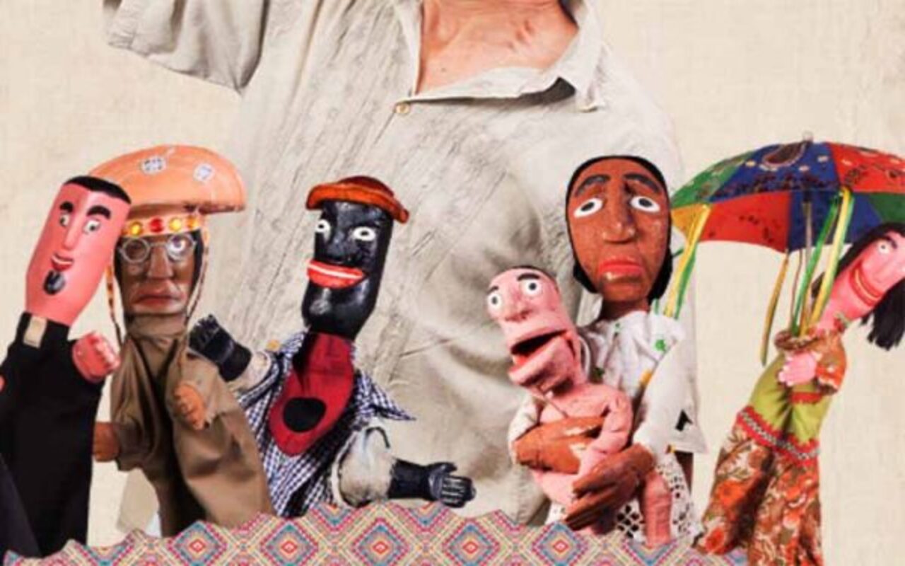 O teatro de mamulengos é uma rica e expressiva manifestação da cultura popular do Nordeste, especialmente em Pernambuco, onde se consolidou como tradição transmitida de geração em geração. Sua origem remonta ao período colonial, quando influências europeias do teatro de bonecos se mesclaram a elementos indígenas e africanos, resultando em uma linguagem própria, marcada pela oralidade, pelo improviso e pela forte conexão com o cotidiano das camadas populares. 
 -  (crédito: Divulgação)