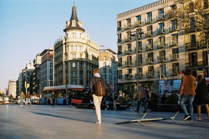 Barcelona, Espanha – Pexels/Daniel Burbano