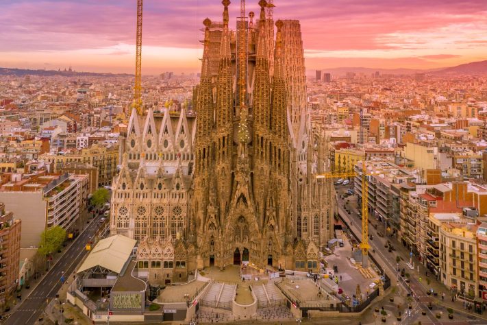 Basilica Sagrada Família, Barcelona – Pexels/Ken Cheung