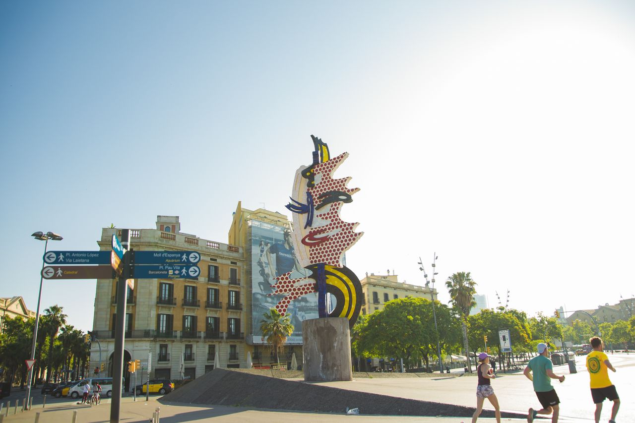 As rotas analisadas incluíram ruas, praças, parques e caminhos utilizados diariamente para ir ao trabalho, à escola ou aos pontos de transporte coletivo. A pesquisa também evidenciou os efeitos das ilhas de calor urbano, fenômeno causado pelo excesso de construções, pavimentação e escassez de áreas verdes, fatores que elevam a temperatura e reduzem o conforto dos pedestres.