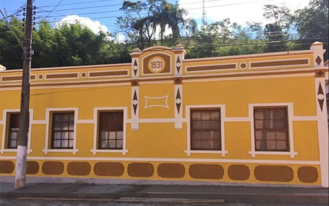 Inserido no chamado Vale Histórico, ao lado de cidades como Bananal e Areias, São José do Barreiro oferece ao visitante uma experiência singular: caminhar por ruas que preservam a arquitetura colonial, explorar trilhas centenárias e contemplar paisagens que permanecem praticamente intactas desde os tempos do Brasil Império. 
