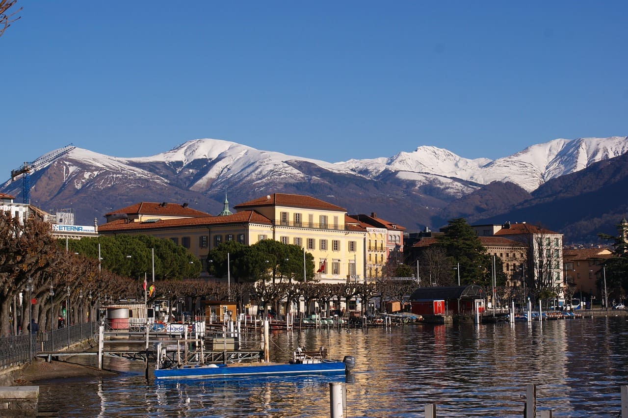 Lugano abriga festivais de música, cinema e arte que atraem público internacional. O Festival de Jazz e o Estival Jazz são alguns dos mais renomados. Essa efervescência cultural reforça a identidade vibrante da cidade e sua relevância no cenário europeu. A programação anual inclui também eventos gastronômicos e feiras de livros, consolidando Lugano como centro de diversidade cultural e intelectual.