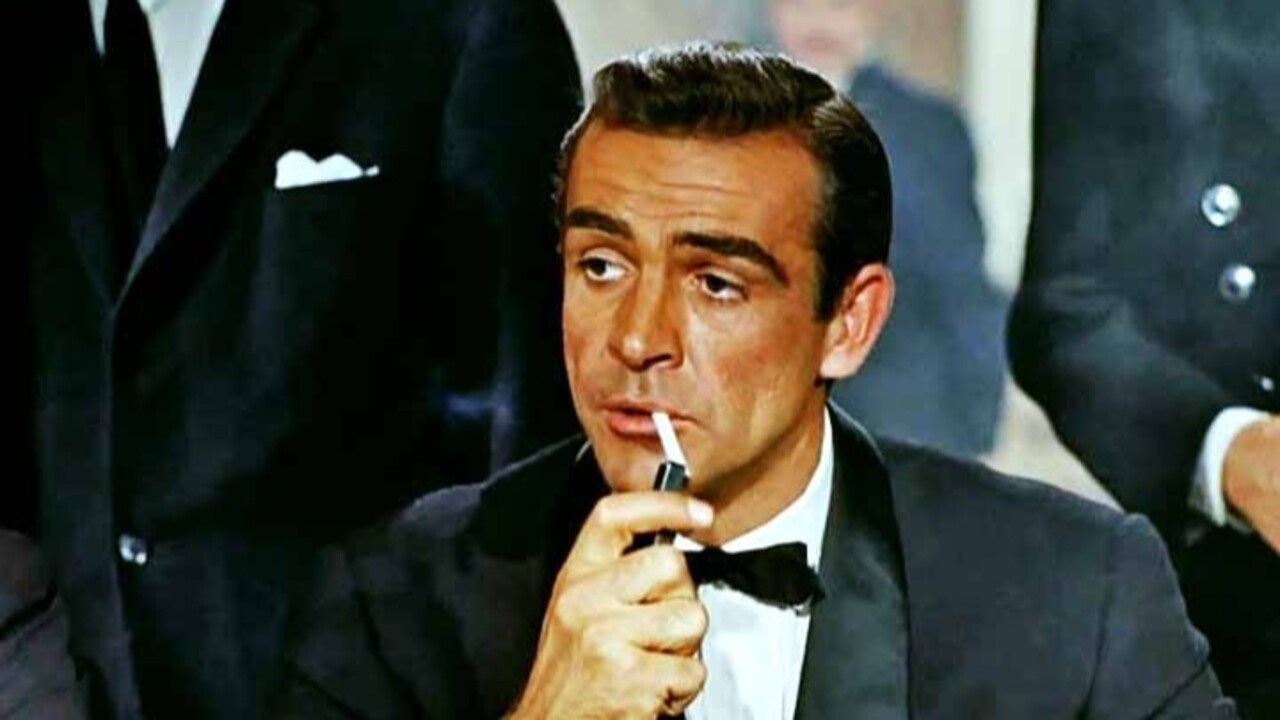 O primeiro filme do agente britânico chegou aos cinemas em 1962, com “007 Contra o Satânico Dr. No”, produzido por Albert “Cubby” Broccoli e Harry Saltzman. Na produção, Sean Connery assumiu o papel de James Bond e voltou a interpretar o personagem em outros seis filmes.