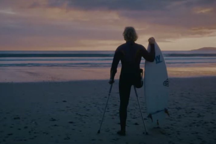 Após perder a perna em acidente, surfista Llywelyn Williams voltou ao mar e se tornou tetracampeão mundial – Reprodução/YouTube