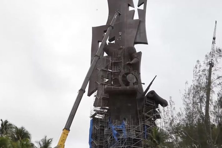 Erguida em Porto Rico, estátua de bronze de Cristóvão Colombo mede mais que o dobro do Cristo Redentor e já resistiu até a furacão – Reprodução/YouTube