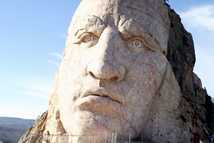Escultura em montanha de Dakota do Sul homenageia líder indígena Cavalo Louco – Reprodução/CNN