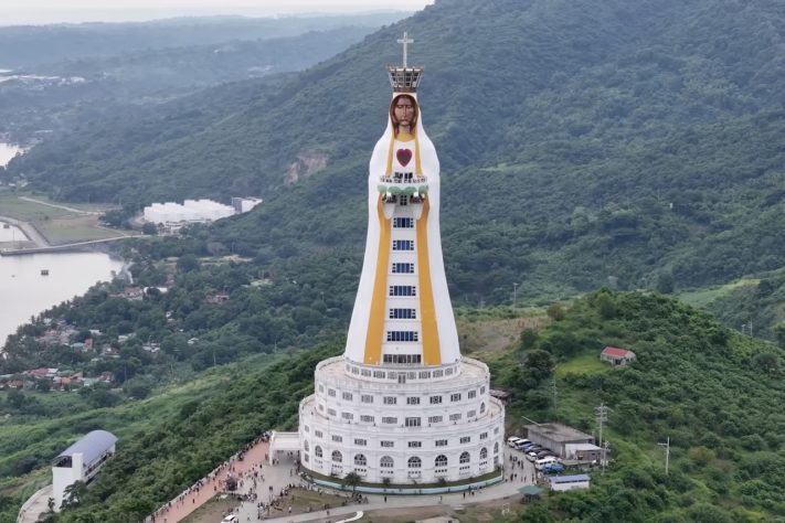 Maior estátua da Virgem Maria do mundo atrai curiosos nas Filipinas – Reprodução/YouTube J4