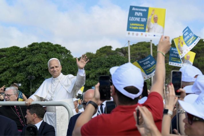 Papa Leão XIV visita a Lampedusa, ilha símbolo da migração, e cobra ações da Europa – Divulgação/@Vatican Media