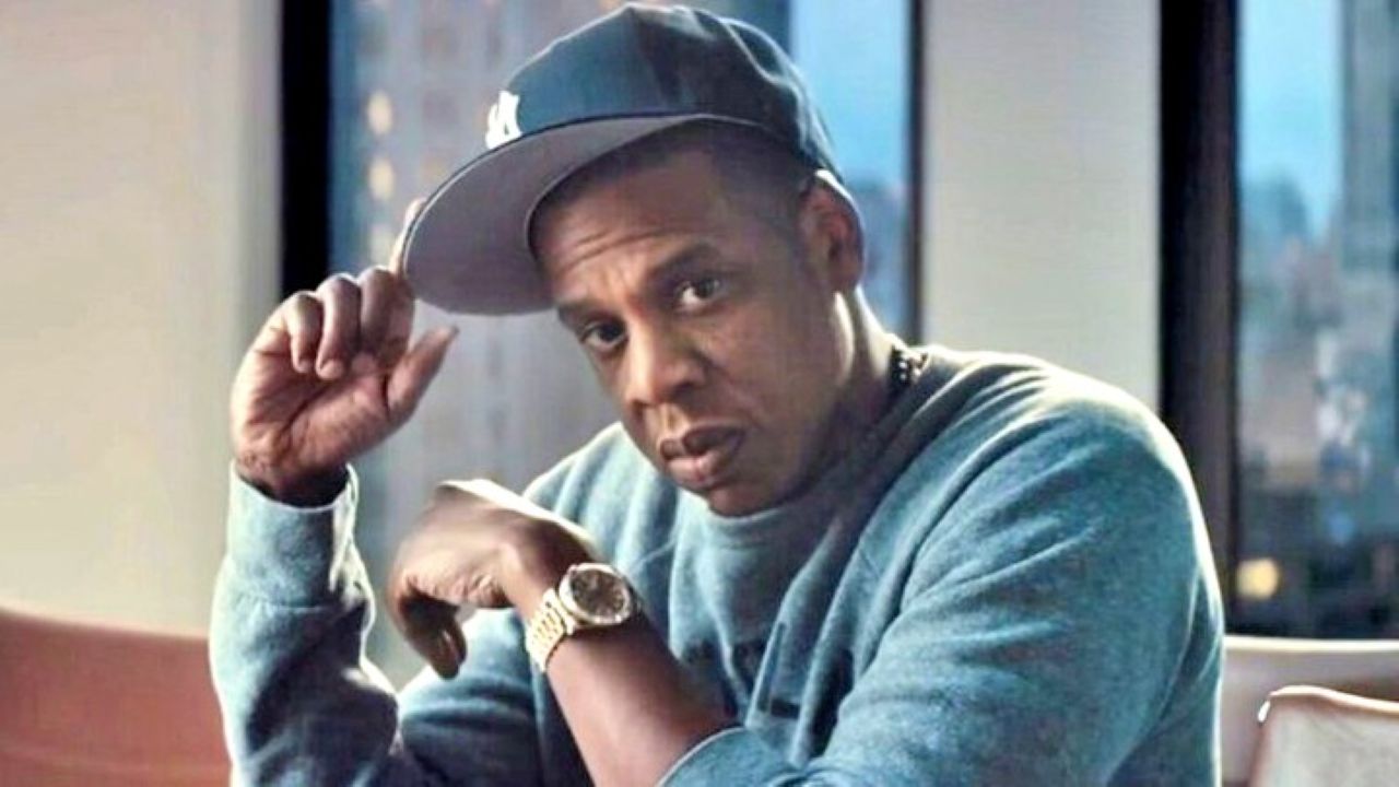 Rihanna e Jay-Z têm uma parceria profissional que remonta ao início da carreira da cantora, quando o rapper teve papel relevante em sua chegada à indústria. Os dois artistas colaboraram em diversas ocasiões ao longo de quase duas décadas. 