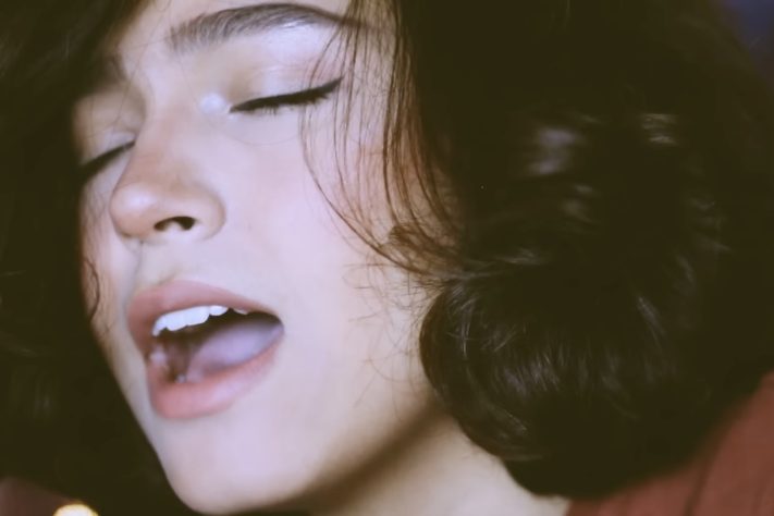 Cantora goiana Maria Froes faz sucesso no exterior com músicas que misturam diversos estilos – Reprodução @froesmari