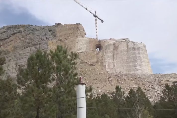 Escultura em montanha de Dakota do Sul homenageia líder indígena Cavalo Louco – Reprodução/KOTA Territory News
