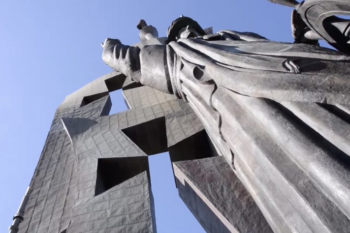 Erguida em Porto Rico, estátua de bronze de Cristóvão Colombo mede mais que o dobro do Cristo Redentor e já resistiu até a furacão – Reprodução/YouTube