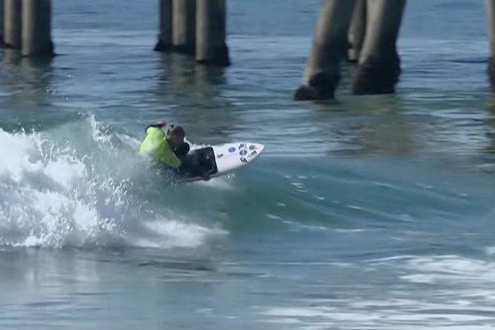 Após perder a perna em acidente, surfista Llywelyn Williams voltou ao mar e se tornou tetracampeão mundial – Reprodução/YouTube