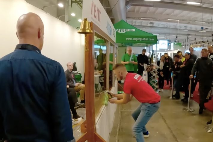 Competição na Suécia premia quem limpa janelas com mais rapidez e precisão – Reprodução/Unger UK