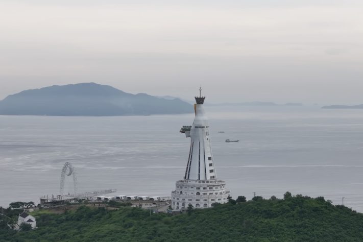 Maior estátua da Virgem Maria do mundo atrai curiosos nas Filipinas – Reprodução/YouTube J4