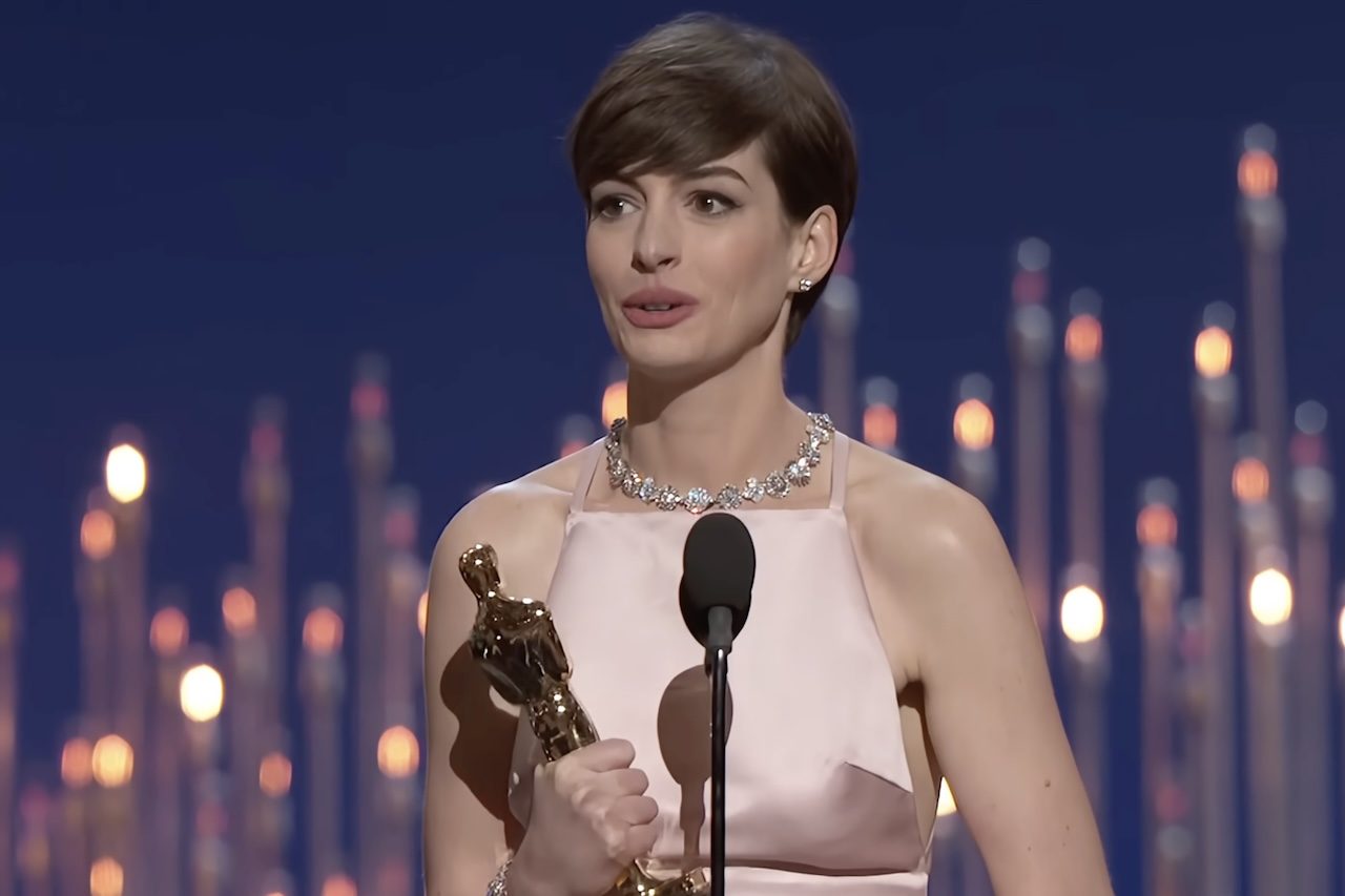 A estreia em 2001 revelou a atriz ao grande público e abriu caminho para uma carreira marcada por sucessos de bilheteria, reconhecimento da crítica e um Oscar de Melhor Atriz Coadjuvante por 