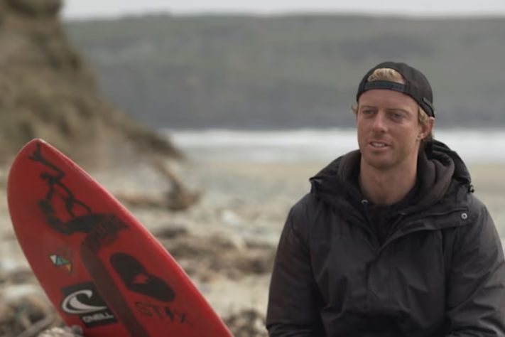 Após perder a perna em acidente, surfista Llywelyn Williams voltou ao mar e se tornou tetracampeão mundial – Reprodução