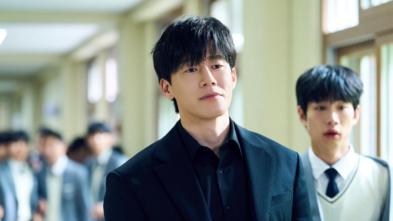 O protagonista da trama é Na Hwa-jin, interpretado pelo ator Kim Moo-yul, inspetor que se torna uma das principais figuras da força-tarefa. Ao longo dos episódios, ele e sua equipe investigam casos de bullying, criminalidade juvenil, abuso de poder e negligência no ambiente escolar.