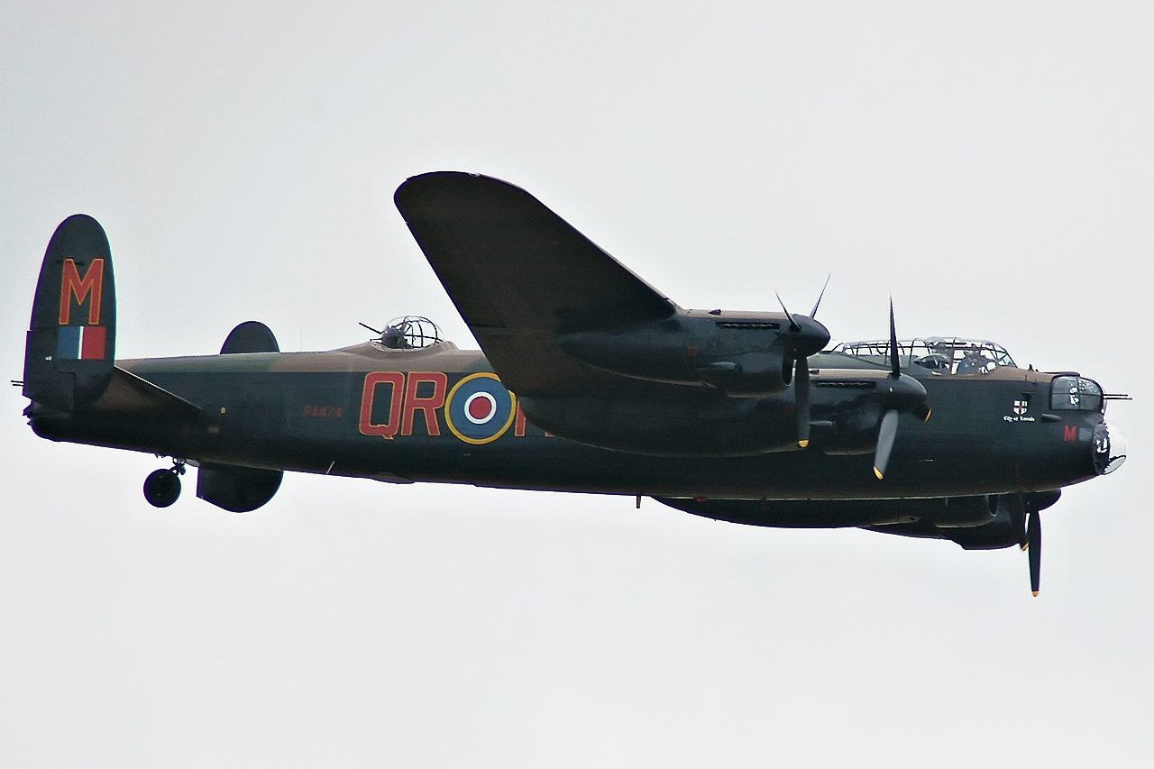 A principal hipótese dos historiadores aponta justamente para um Lancaster, já que, em 2009, parte da asa de uma aeronave desse modelo foi encontrada no Mar Báltico, a aproximadamente um quilômetro da nova área investigada.
