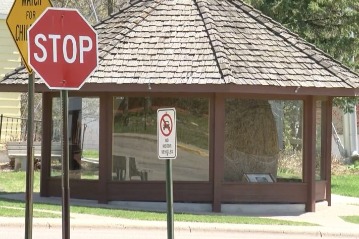 Bola de barbante de quase 8 toneladas feita por uma única pessoa ao longo de 29 anos virou atração turística nos Estados Unidos – Reprodução/YouTube WCCO - CBS Minnesota