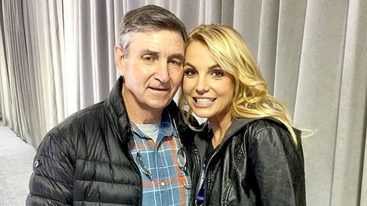 Ela também direcionou críticas e culpou à mãe, Lynne Spears, por tudo o que passou durante esse período. Para Britney, sua mãe deveria ter a protegido e enfrentado Jamie Spears. A artista também afirmou não conseguir perdoar o que considera a destruição de parte de sua identidade durante a tutela.
