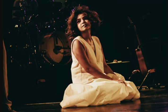 Cantora goiana Maria Froes faz sucesso no exterior com músicas que misturam diversos estilos – Reprodução @froesmari