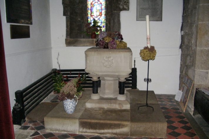 Igreja de St. Wilfrid, em Melling, no condado de Lancashire, Inglaterra – Alexander P Kapp/St Wilfrid's Church, Melling, Font/CC BY-SA 2.0