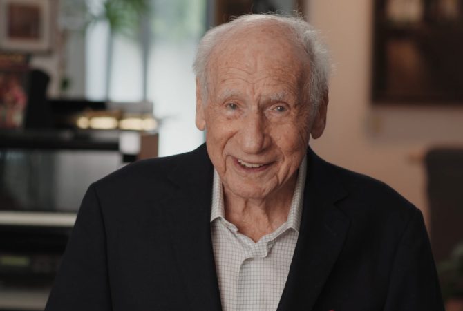 Aos 100 anos de idade, Mel Brooks é confirmado em “S.O.S. – Tem um Louco Solto no Espaço 2”