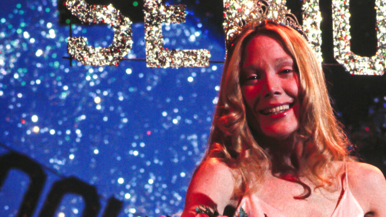 A primeira adaptação para os cinemas aconteceu em 1976, sob direção de Brian De Palma, com roteiro de Lawrence D. Cohen. O longa é estrelado por Sissy Spacek, no papel de Carrie White, e Piper Laurie, como Margaret White. A produção arrecadou mais de 33,8 milhões de dólares contra um orçamento de 1,8 milhão de dólares e recebeu duas indicações ao Oscar, para Melhor Atriz e Melhor Atriz Coadjuvante. 
