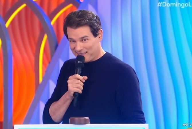 Celso Portiolli brinca após liderar enquete sobre apresentadores de TV no “Caldeirão com Mion”